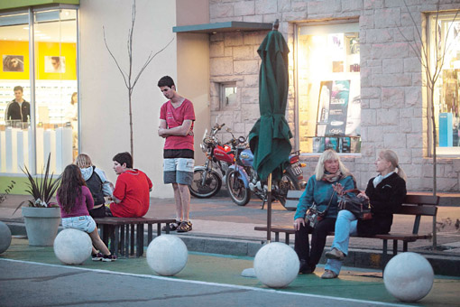 Taking to the streets: Citizens of Mar de Plata enjoy the new pedestrian space on Calle Gümes. Photo: Courtesy of Municipality of Mar de Plata