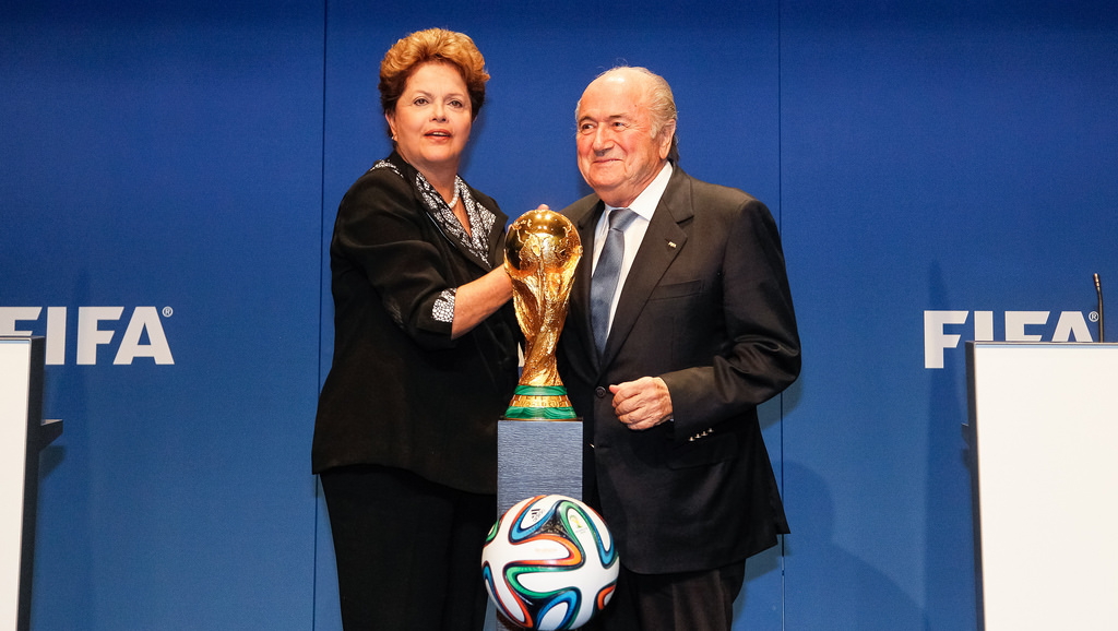 The Trophy of the 2014 FIFA World Cup in Brazil Editorial Image - Image of  exhibition, morumbi: 26762310