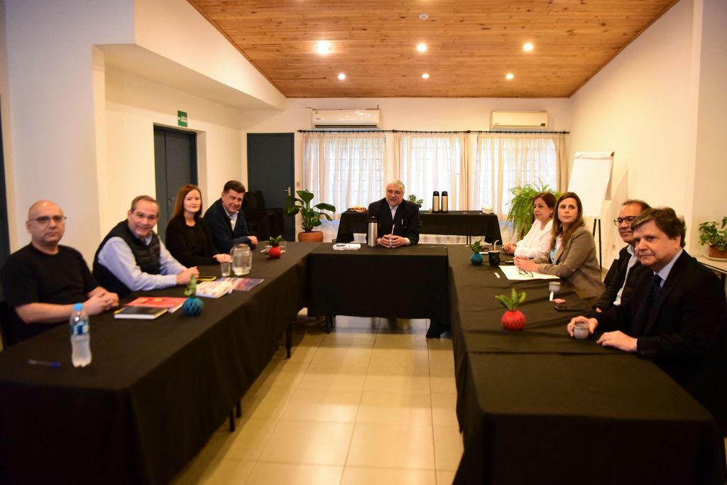 Paraguay's opposition leaders meet in a show of unity to discuss running a single candidate in 2023 presidential elections.