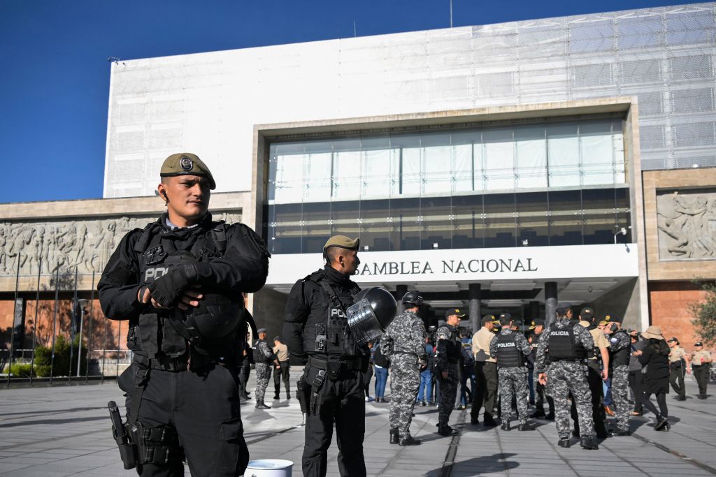 Security forces outside the National Assembly in case of unrest after President Lasso, facing impeachment, dissolved the country's congress in a move known as "muerte cruzada."