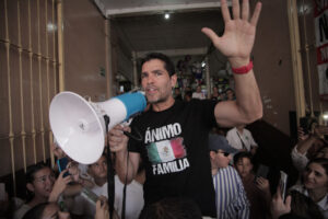 Eduardo Verástegui speaks during a rally with supporters in Sept. 2023 in Guadalajara, Mexico. A centrist population and the president’s ability to set the agenda has left little space for conservative outsiders.