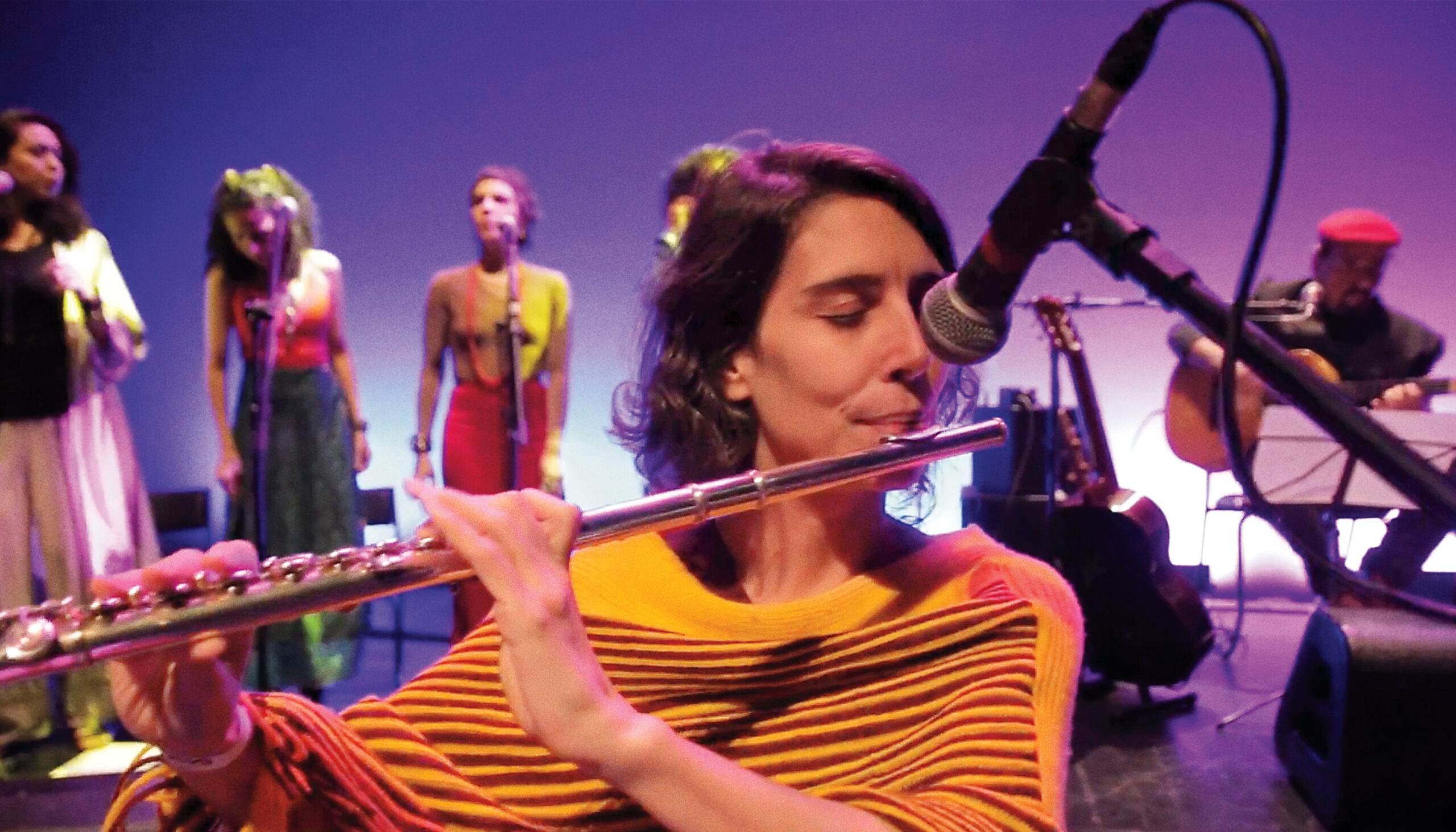 Orquestra Mundana Refugi performing their song “Taranta” from their album Todo lugar é aqui
