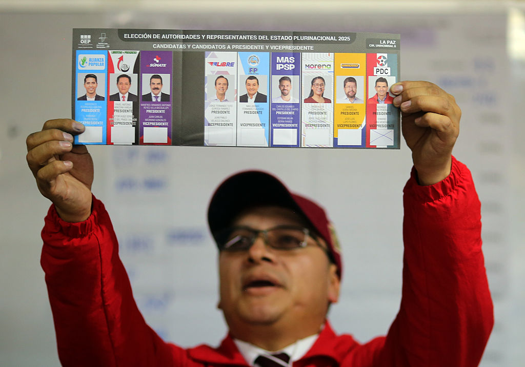 LA PAZ, BOLIVIA - AUGUST 17: An electoral jury shows a ballot in the vote count at the Hugo Davila School on August 17, 2025 in La Paz, Bolivia. Bolivians head to polls amid a social and economic crisis. Projections reveal that a runoff could be possible for the first time since the constitution was introduced in 2009. Opposition candidates Samuel Doria Medina of Alianza Unidad and Jorge "Tuto" Quiroga of Alianza Libre lead the surveys ahead of the election.