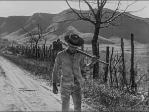 "La paga" depicts the life of an impoverished peasant.