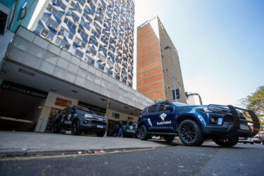 Police operate in São Paulo's financial district during a money laundering investigation in August 2025.
