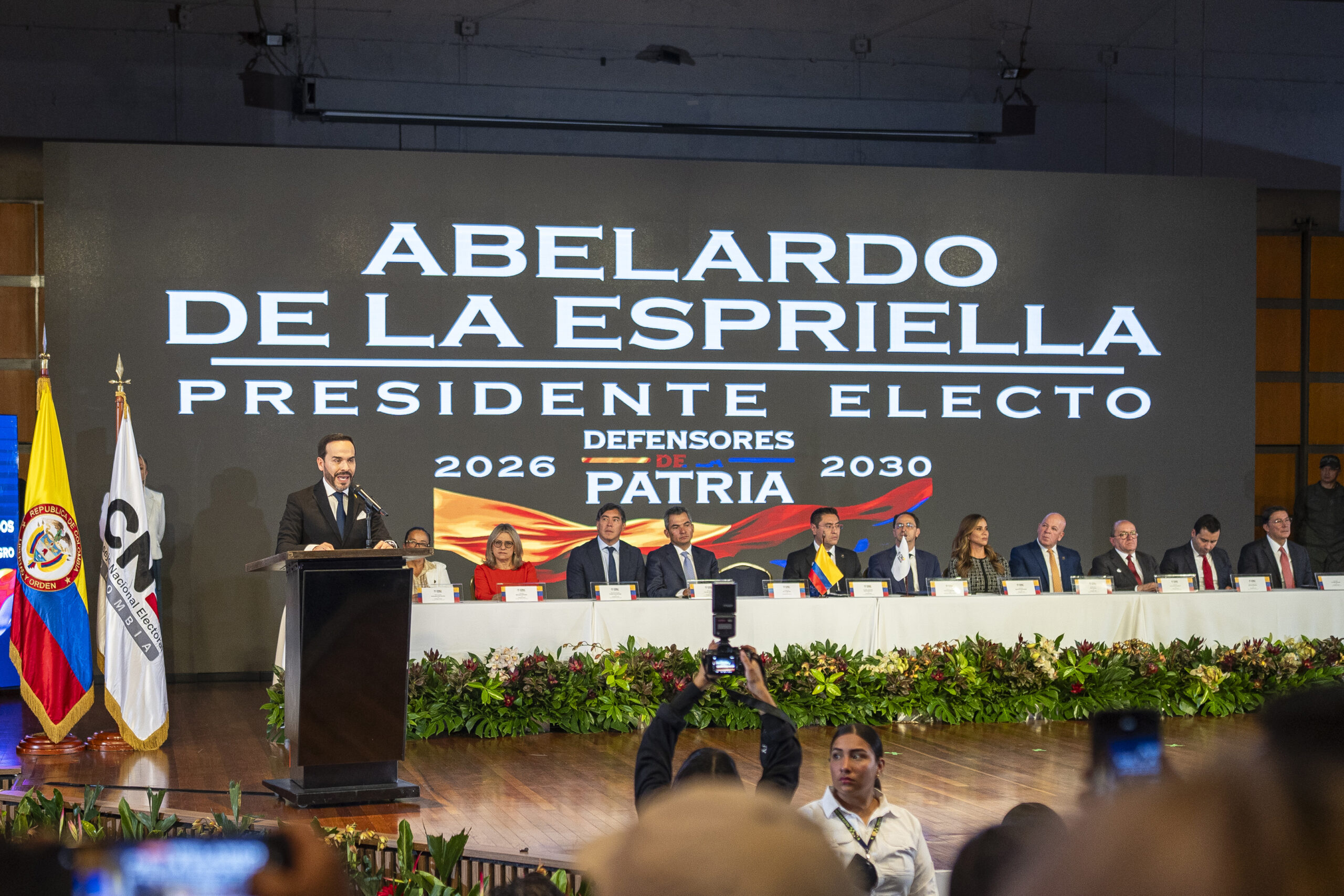 How Will De La Espriella Govern? Previous Newcomers Offer Clues