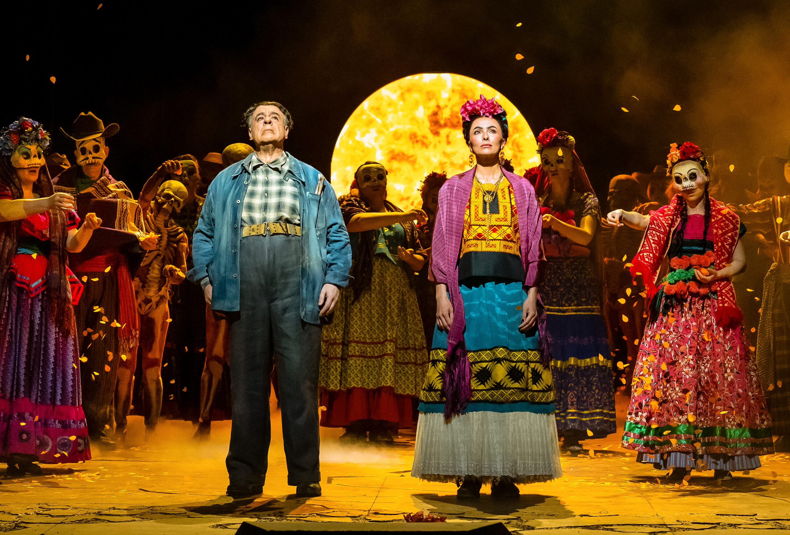 Isabel Leonard as Frida and Carlos Álvarez as Diego in Gabriela Lena Frank’s El último sueño de Frida y Diego.