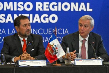 Chile's President Jose Antonio Kast (R) and Foreign Affairs Minister Francisco Perez during the meeting in Santiago on May 28, 2026.