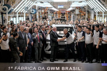 Brazil's President Luiz Inácio Lula da Silva (C-L) shakes hands with China's Great Wall Motor CEO Mu Feng (C-R) during the inauguration of the GWM automobile factory in Iracemapolis, São Paulo state in Aug. 2025