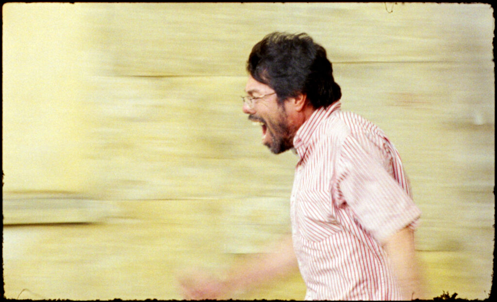 Ubeimar Rios portrays Óscar in the Colombian film "Un poeta."